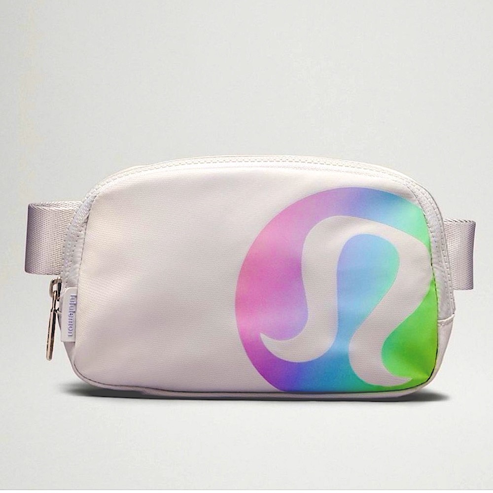 NWT LULULEMON EVERYWHERE BELT BAG SILVER
DROP VAPOR PURPLE BLUE LOGO